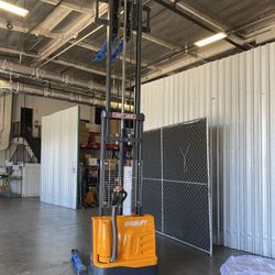 3300lbs Lifting 135” High Fully Electric Pallet Stacking Forklift / Pallet Jack 