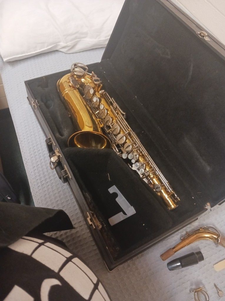 Jazz Saxaphone [Used, Scratched, But Still Works Perfectly]