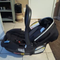 Graco Car Seat For Sale.