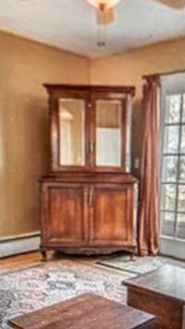 TV CABINET / Armoire.