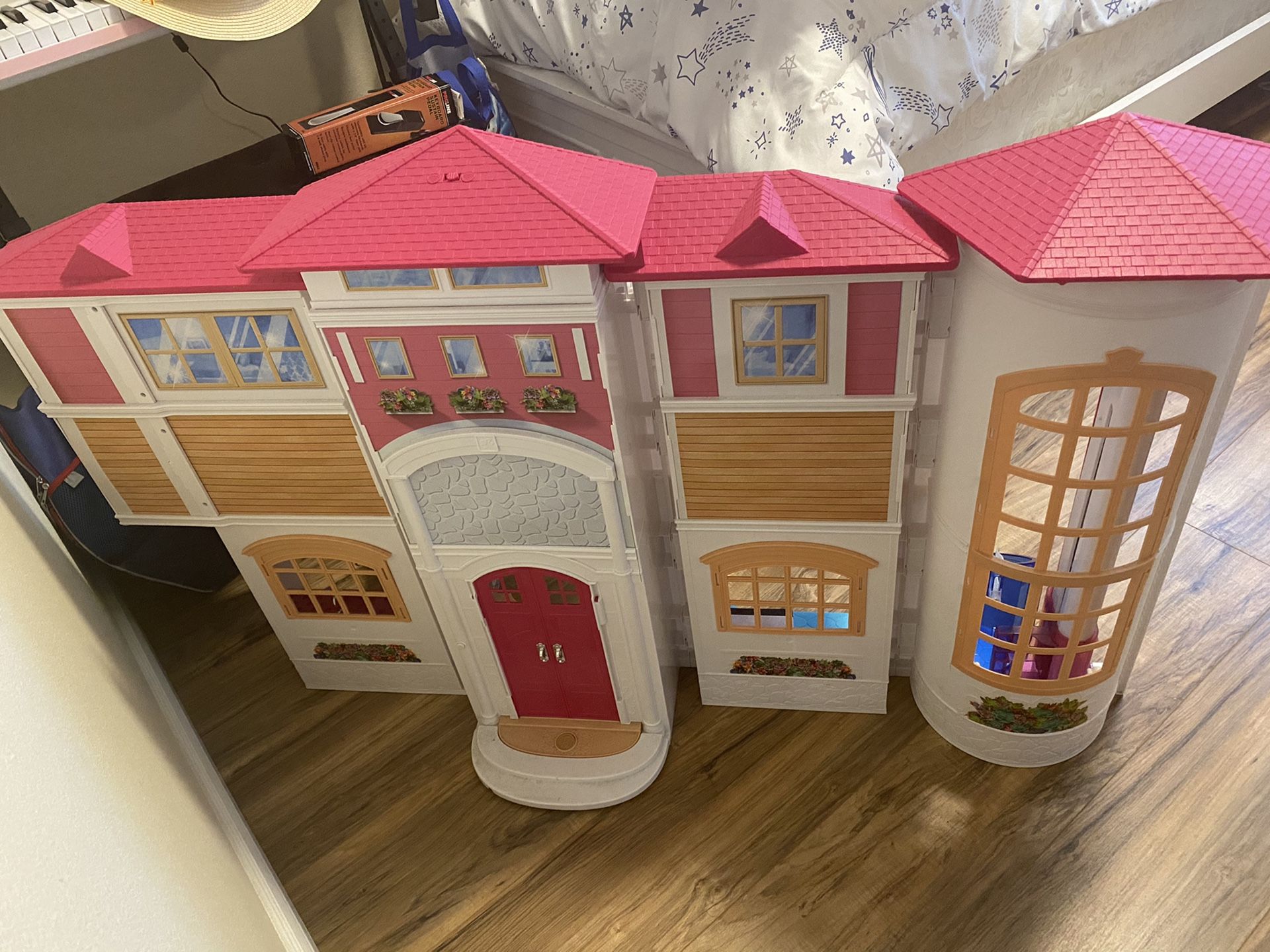 Girls Doll House.