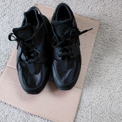 Women Size 10 Free 19114 Zip ( Still Available)