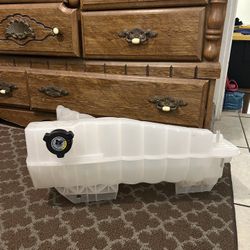 Engine Coolant Expansion Tank – Kenworth T680 / Peterbilt 579