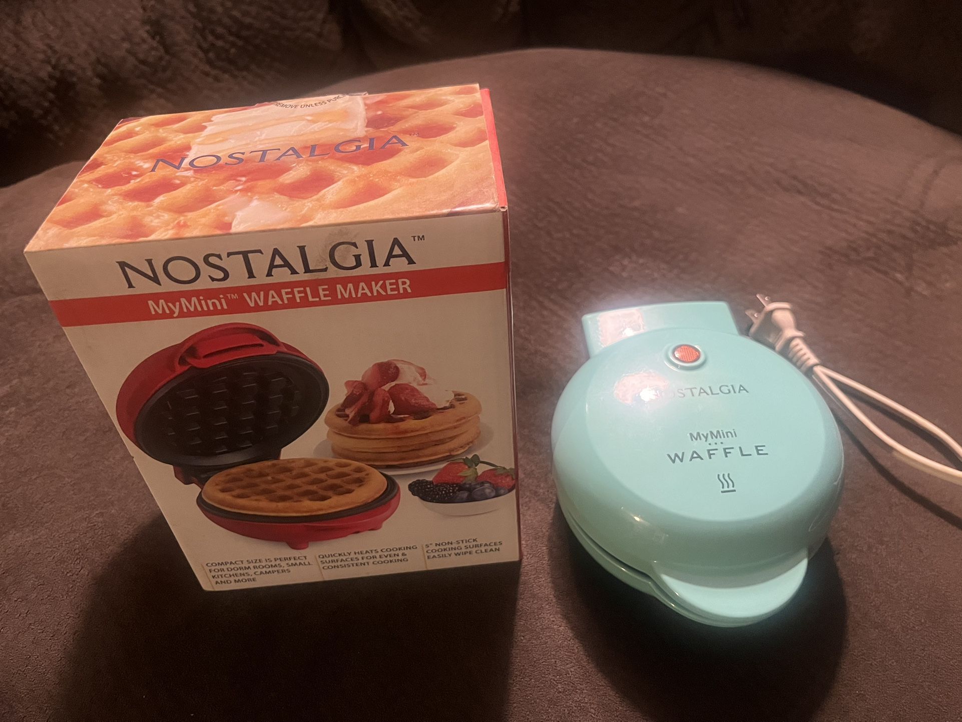 2 Mini Waffle Makers