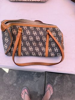 DOONEY AND BOURKE SMALL PURSE SLIGHTLY USED GOOD GOOD