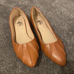 Trary Women’s Pointed Pleated Flats