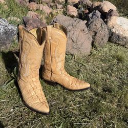 Mexican cowboy boots