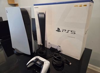 PlayStation 5 1b  with controller / box