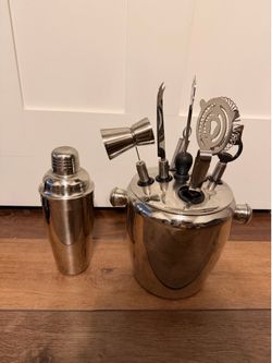 Bartender Cocktail tools and gadgets