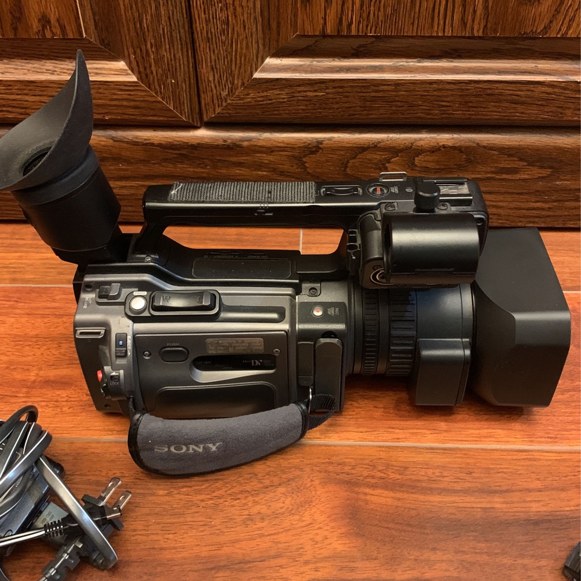 Sony DSR - PD170 12x Professional Camcorder with VCL-HG0758 Sony Wide Conversion Lens (0.7x)