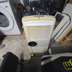 Free Air Conditioner And Pallets 