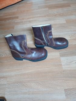 GBX BOOTS. BROWN
