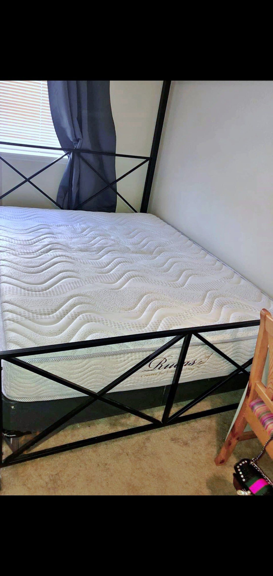 Very Nice Queen Size Rucas Hybrid Mattress and Boxspring (DELIVERY AVAILABLE)