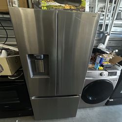 Samsung 30” refrigerator new
