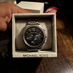 Michael Kors MK8692 Chronograph Watch w/ Original Box 