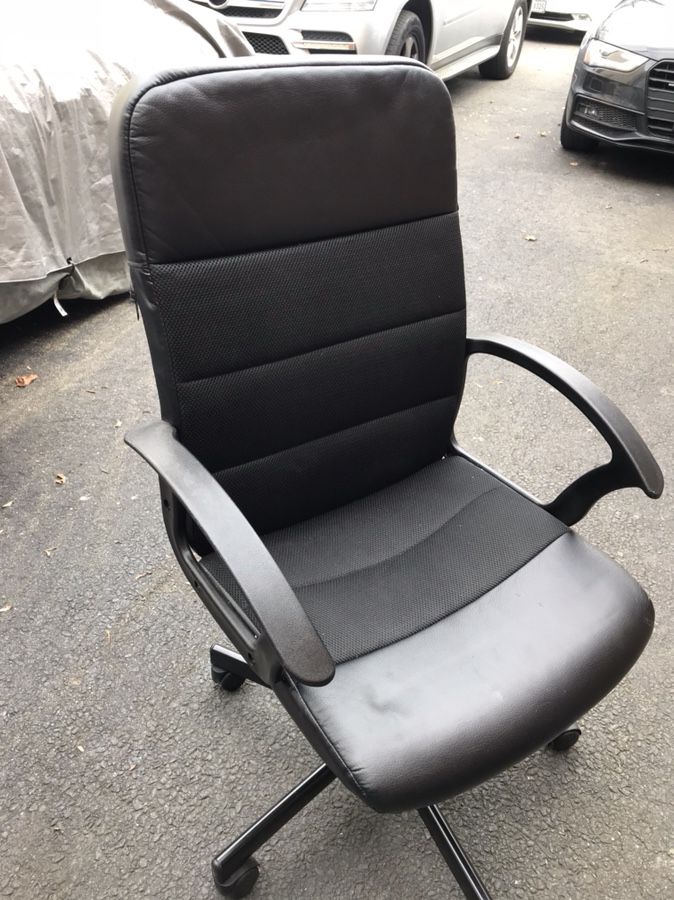 Black Leather and Mesh Office Computer Desk Chair