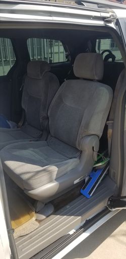 2005 Toyota Sienna 2nd Row Seat