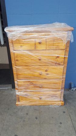 Wooden 5 drawer dresser