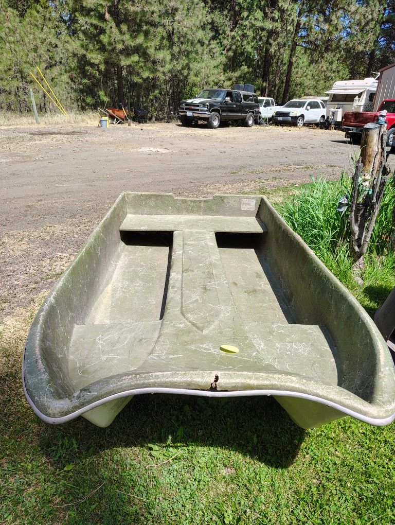 9' Fiberglass Boat