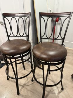 Set Of Barstools 360 Swivel