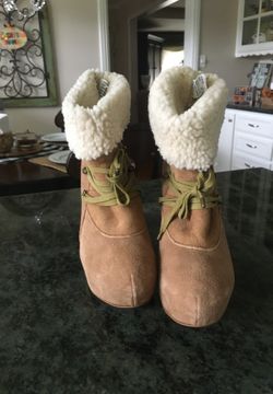 Koolaburra sheepskin tan new size 9 platform boot