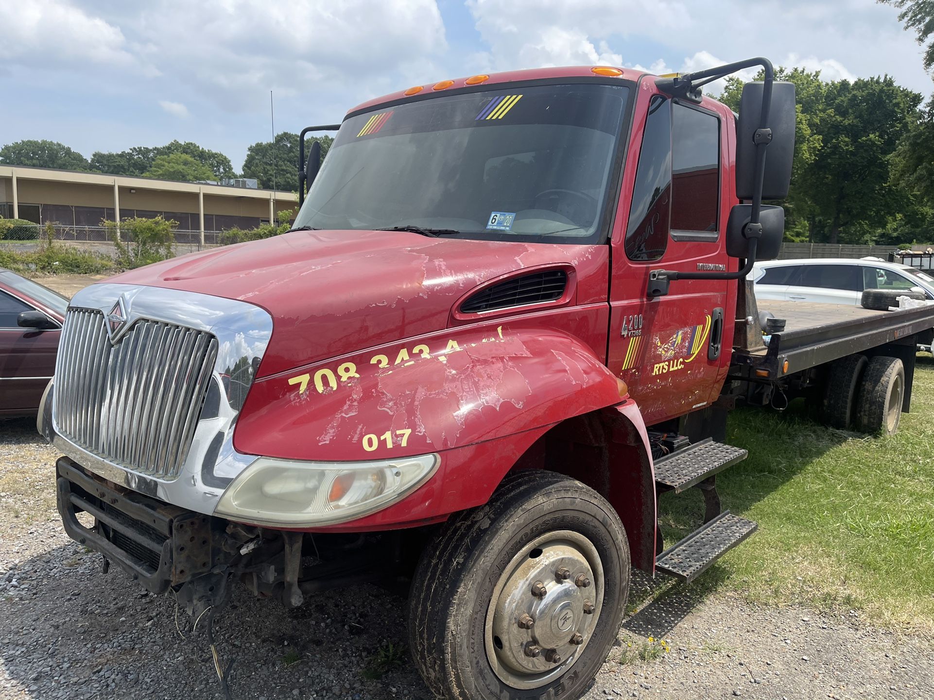 2005 International 4300 Flatbed Tow Truck