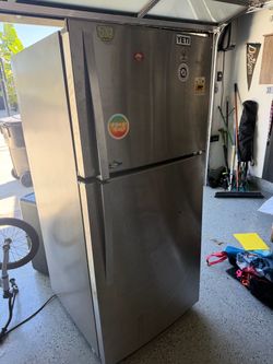 Refrigerator (perfect for a garage)
