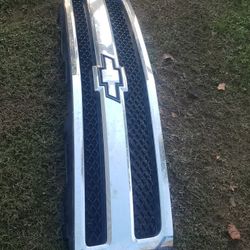 Used Original 2010 Chevy Silverado 1500  Grill 