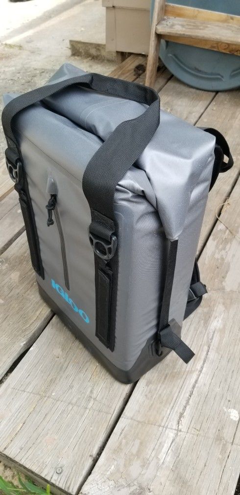 Igloo Ward Ironed Seams Cooler Backpack