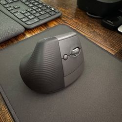 Logitech Lift Vertical Ergonomic Mouse – Wireless, Bluetooth/USB, Quiet Clicks – Great Condition