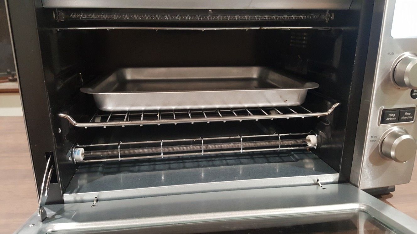 Frigidaire FPCO06D7MS Toaster Oven Review