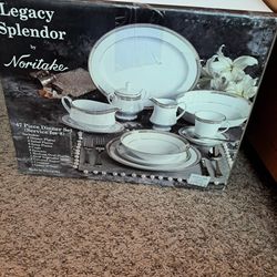 Noritake (Fine China) Legacy Splendor (4267) 47 piece Dinner Set