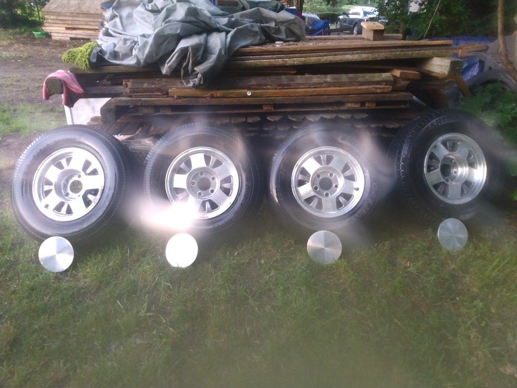 1990 GMC Tires And Rims 5 Lugs 235/75R15