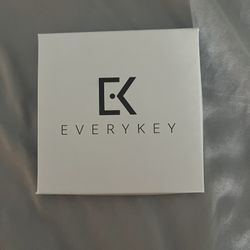 Everykey Smart Key W/ Charging Cable & Keychain Accessory 