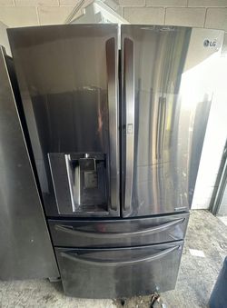 Stainless LG 4-Door Fridge FrenchDoor & IceMaker