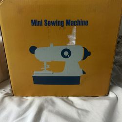 MINI MÁQUINA DE COSER.    NUEVA 