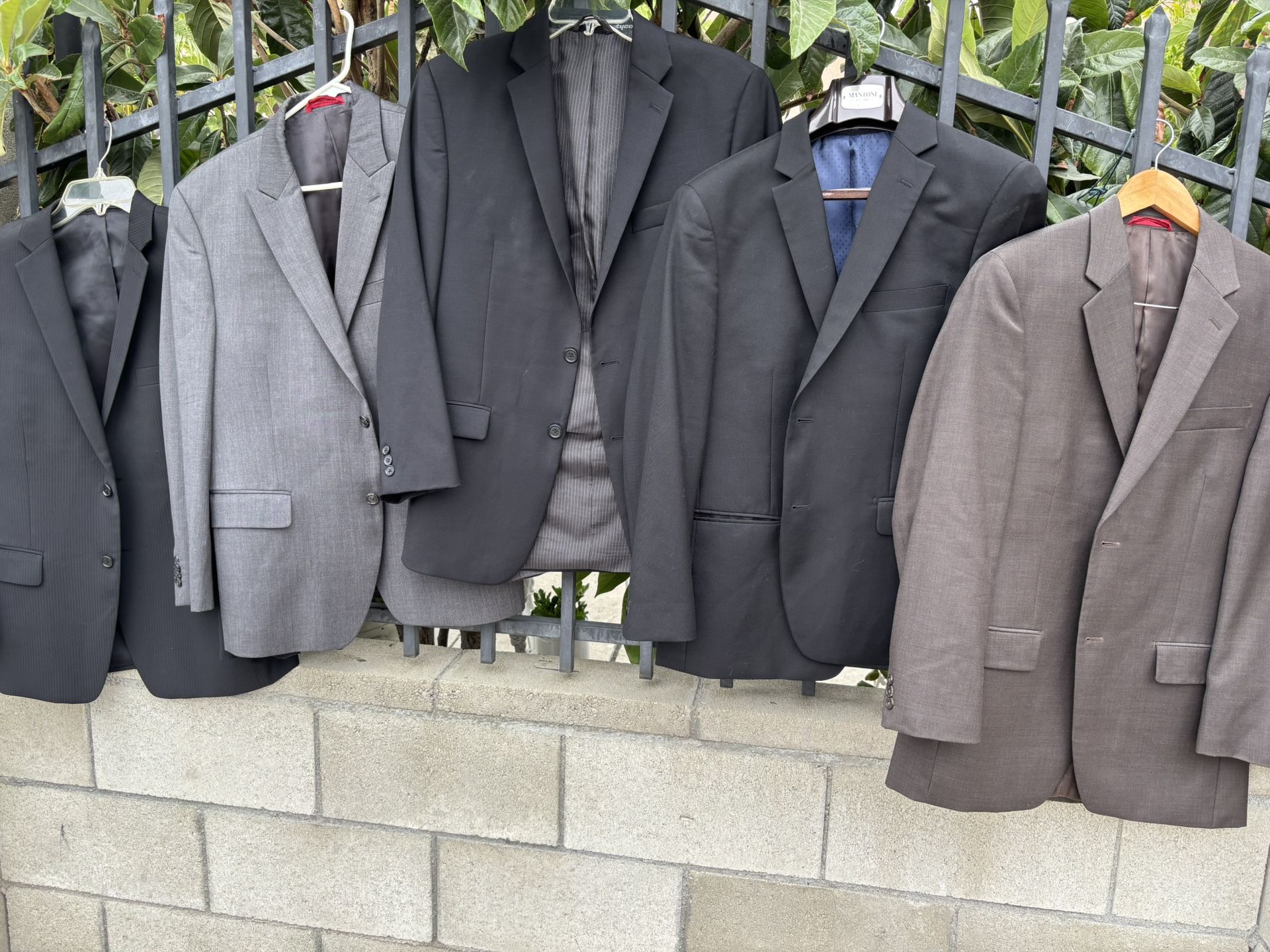 Men’s jacket like new each $20