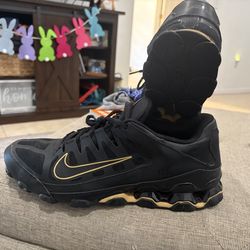 Used men’s Nike reax 8 size 13 black metallic gold