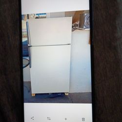 ***AMANA FRIDGE $75****