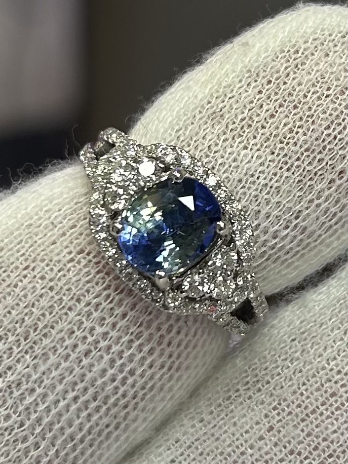 18kt White Gold 2.8 CT Sapphire And 1.5 CT Diamond Ring