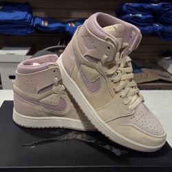 Jordan 1 High Zoom Air CMFT 2
Muslin Plum Chalk (Women's) 7.5