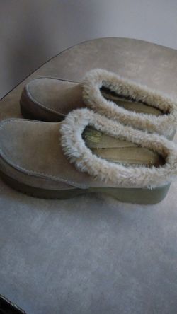 Ladies Shoes (Size 7)