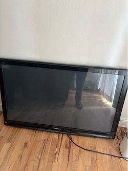 Panasonic VIERA TV – Works Great – No Remote