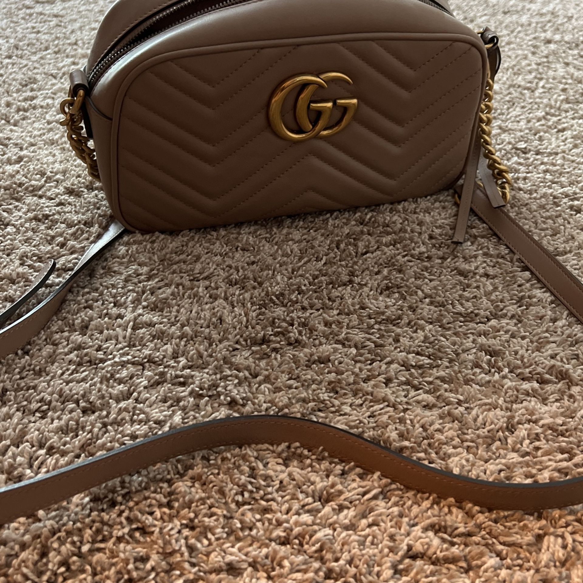 Authentic Gucci GG MARMONT SMALL SHOULDER BAG