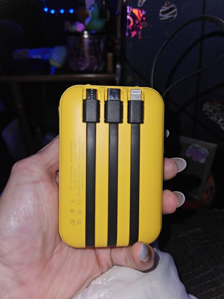 Nololo Compact Digital Display Portable Mobile Power 10000 Mah High-Capacity Self-Cord Charging Treasure