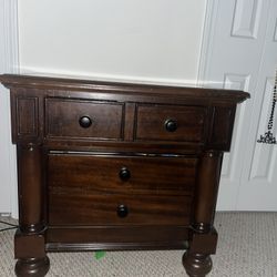 4 Piece Dresser Set
