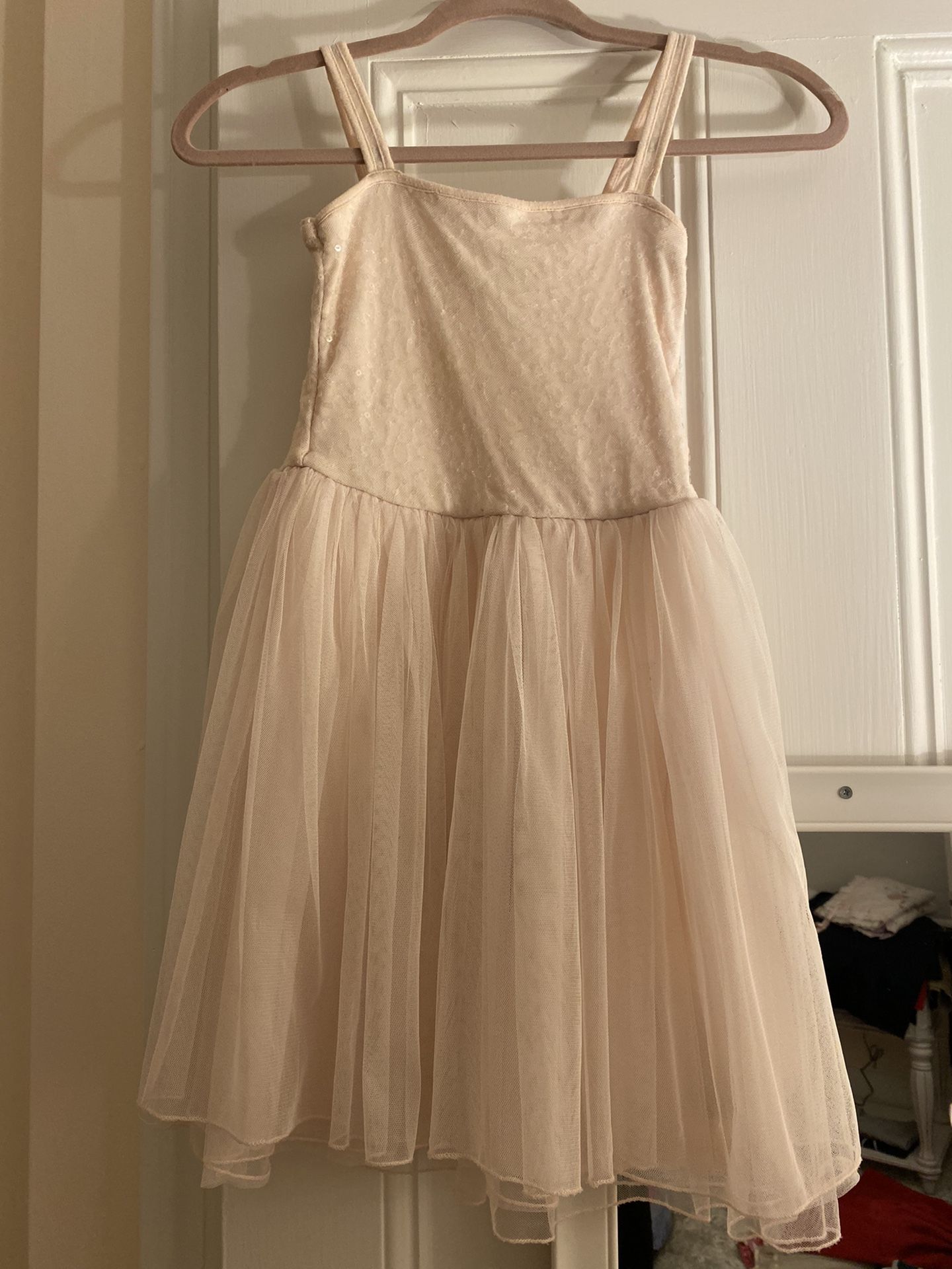 4 Beautiful Girls dresses size : 6/7