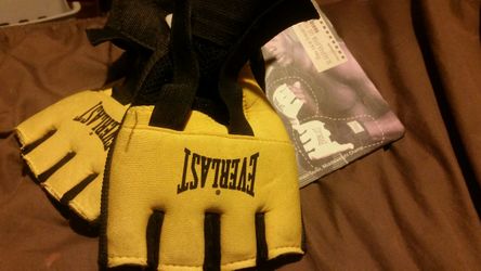 New Everlast punching gloves
