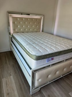 Queen Size Mattress Pillow Top New bedframe sold separately