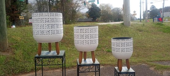 New 3pc Tripod Garden Planter's High Quality Masterpiece Very Detailed 